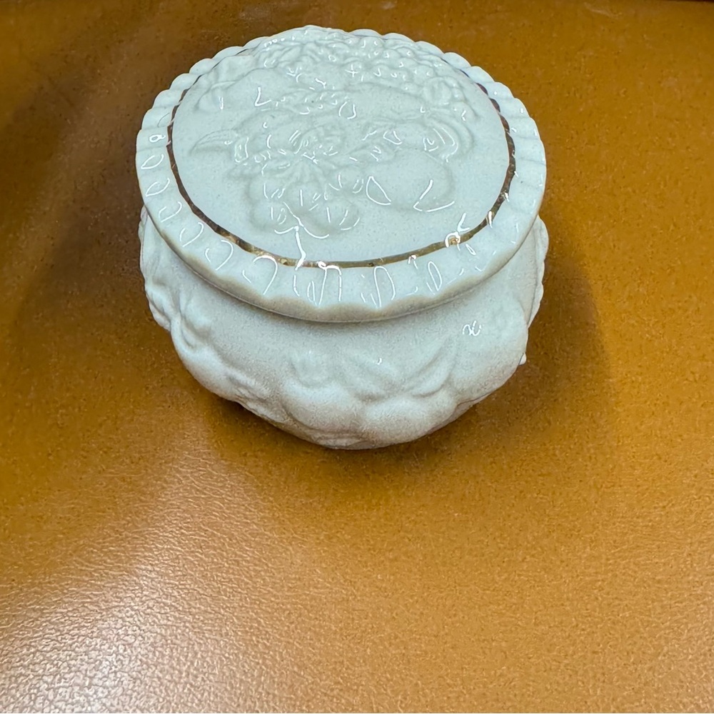 Lenox 1998 Fruit Trinket Box w/ Lid and Gold Trim Vintage - Picture 2 of 8